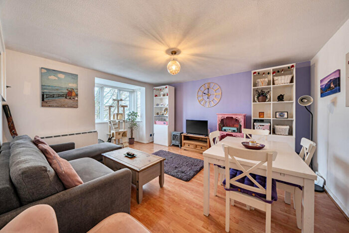 2 Bedroom Apartment For Sale In Jasmine Grove, London, SE20