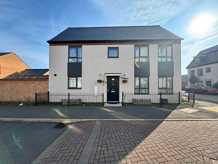 4 Bedroom Semi-Detached House To Rent In Balwen Grove, Whitehouse Park, MK8