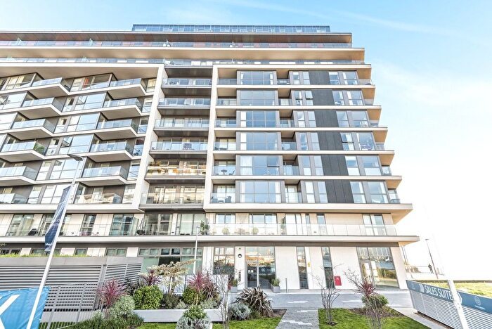 2 Bedroom Flat For Sale In River Gardens Walk, London, SE10
