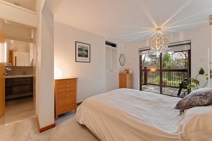 4 Bedroom Detached House For Sale In Broadstone, BH18 - Photo 11
