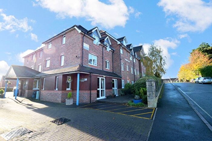 1 Bedroom Flat For Sale In Longleat Court, Frome, BA11