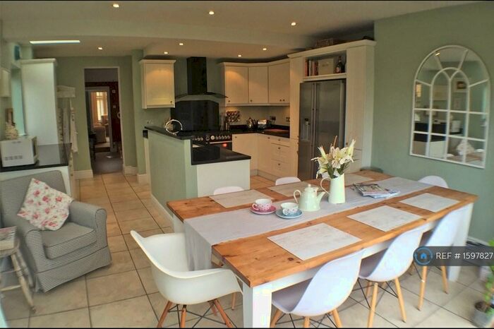 2 Bedroom Semi-Detached House To Rent In Albany Road, Hersham, Walton-On-Thames, KT12