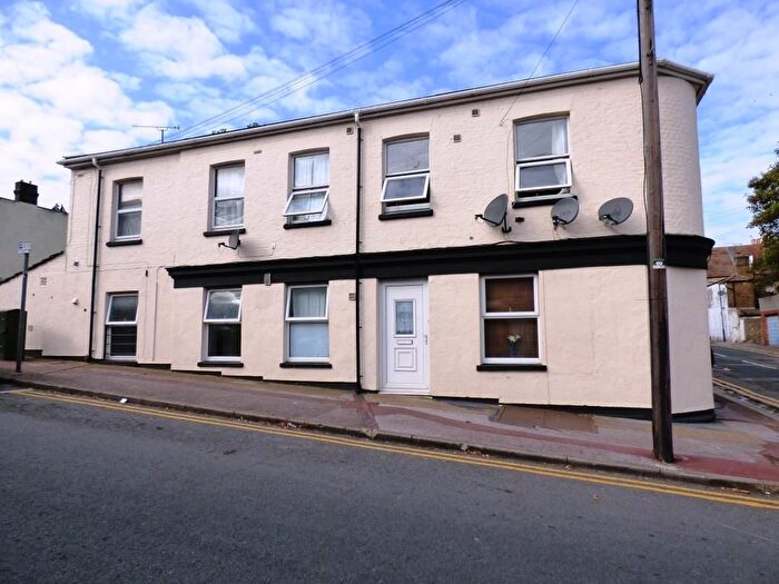 1 Bedroom Flat To Rent In Pagitt Street, Chatham, ME4