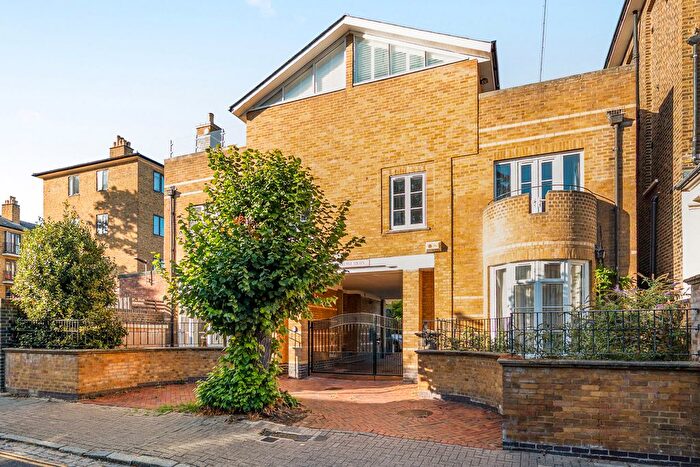 2 Bedroom Terraced House For Sale In De Barowe Mews, Leigh Road, London, N5