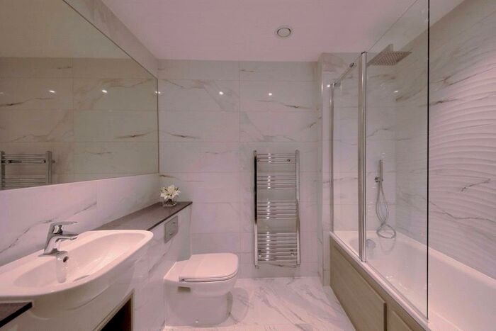 2 Bedroom Apartment To Rent In Petersfield Avenue, Slough, Berkshire, SL2