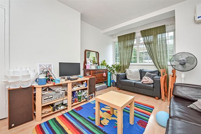 2 Bedroom Flat To Rent In Garden Row, London, SE1