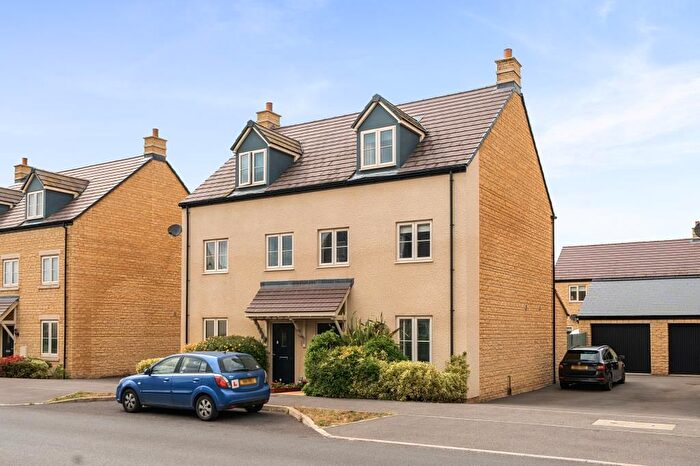 3 Bedroom Semi-Detached House For Sale In Centenary Way, Witney, OX29