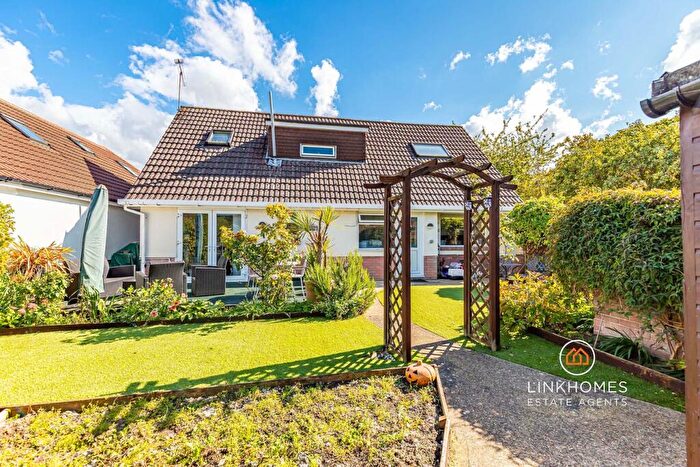 4 Bedroom Detached House For Sale In Enfield Avenue, Poole, BH15