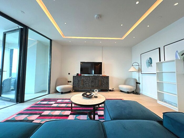 3 Bedroom Flat To Rent In Apartment, River Park Tower, Nine Elms Lane, London, SW8