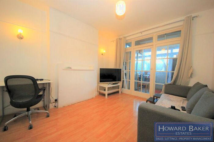 4 Bedroom Semi-Detached House To Rent In St. Georges Avenue, London, NW9