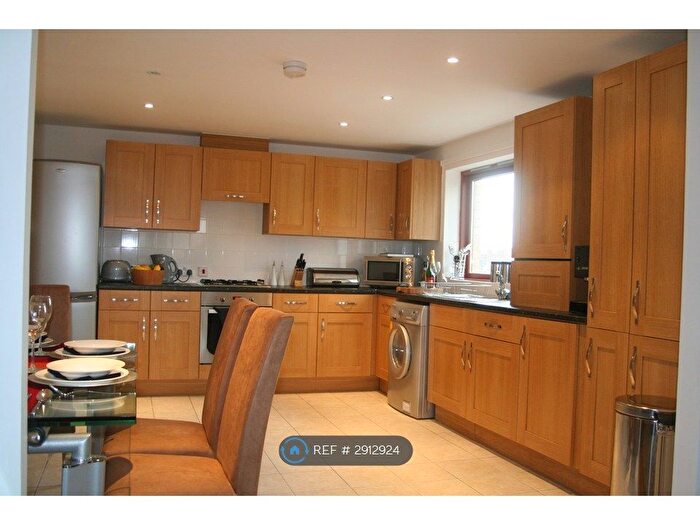 3 Bedroom Flat To Rent In Kenninghall Road, London, E5