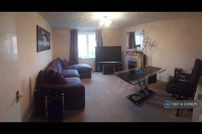 2 Bedroom Flat To Rent In Lloyds Close, Cheltenham, GL51