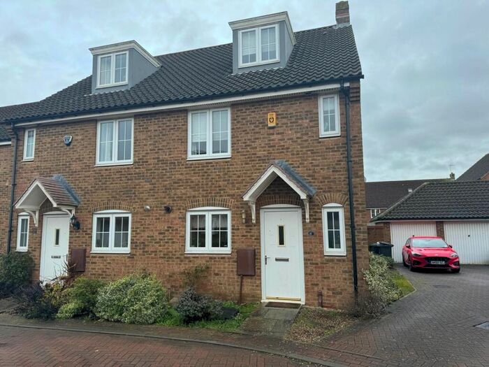 4 Bedroom End Of Terrace House To Rent In Thistle Close, Yaxley, PE7