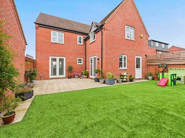 4 Bedroom Detached House For Sale In Marisco Close, Boulton Moor, DE24
