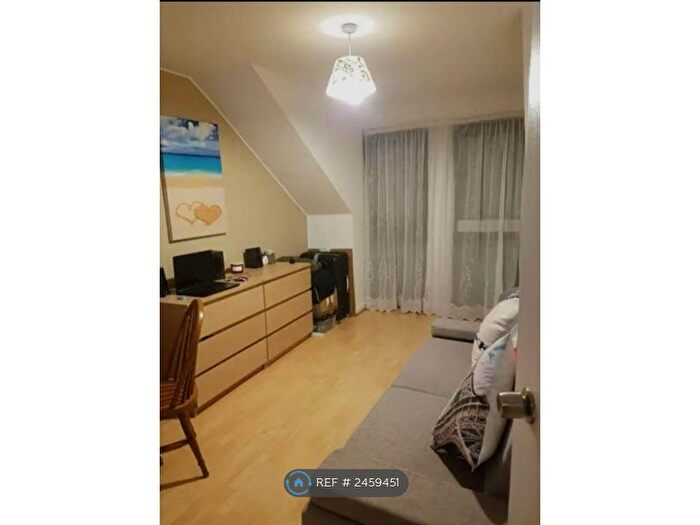 1 Bedroom Flat To Rent In Wycliffe End, Aylesbury, HP19