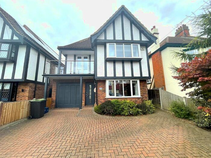 4 Bedroom Detached House For Sale In Burnham Road, Leigh-On-Sea, SS9