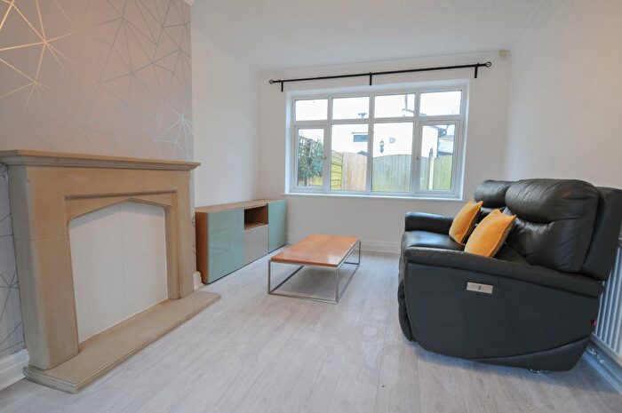 3 Bedroom Town House To Rent In Daisy Bank Avenue, Salford, M6