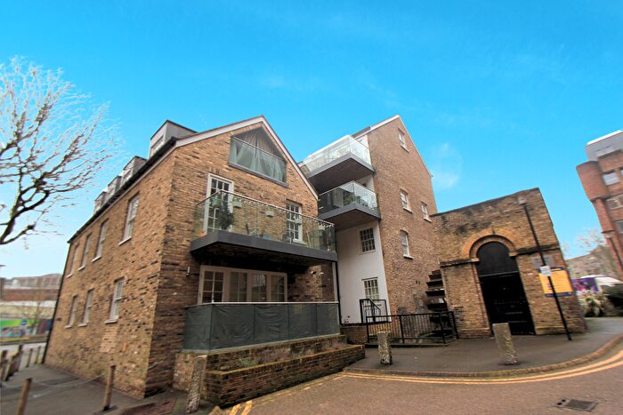 3 Bedroom Flat To Rent In Molesworth Street, London, SE13