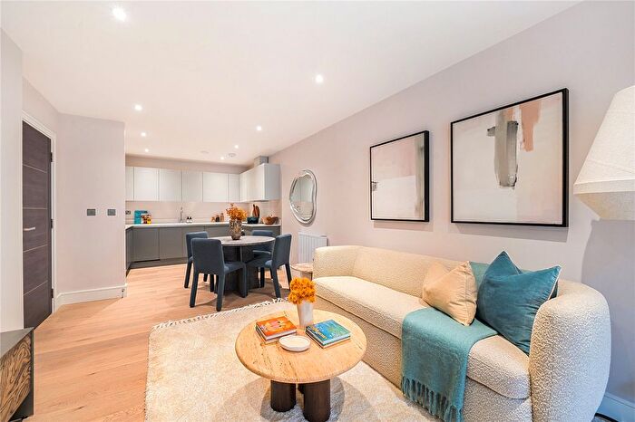 2 Bedroom Flat For Sale In Stamford Road, London, N1