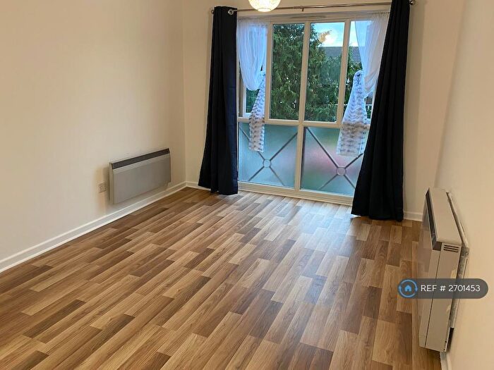 1 Bedroom Flat To Rent In Shelley Court, Southampton, SO15