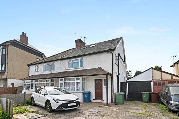 2 Bedroom Detached House For Sale In Headstone Gardens, Harrow, HA2