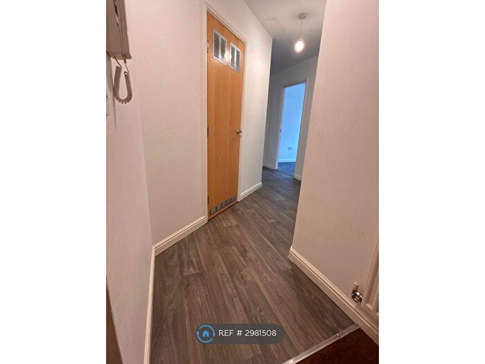 2 Bedroom Flat To Rent In Barnshaw House, Aylesbury, HP21
