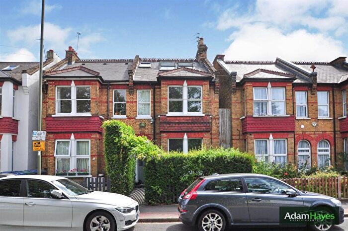 6 Bedroom Semi-Detached House To Rent In Nether Street, North Finchley, N12