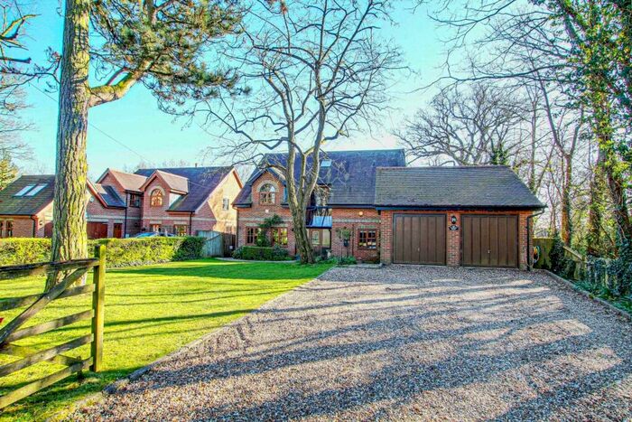 5 Bedroom Detached House For Sale In Upper Warren Avenue, Caversham Heights, RG4