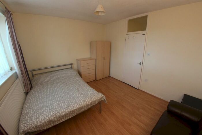 3 Bedroom Flat To Rent In Major Road, London, E15