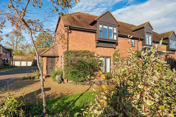 2 Bedroom Flat For Sale In Herringcote, Dorchester-on-Thames, OX10