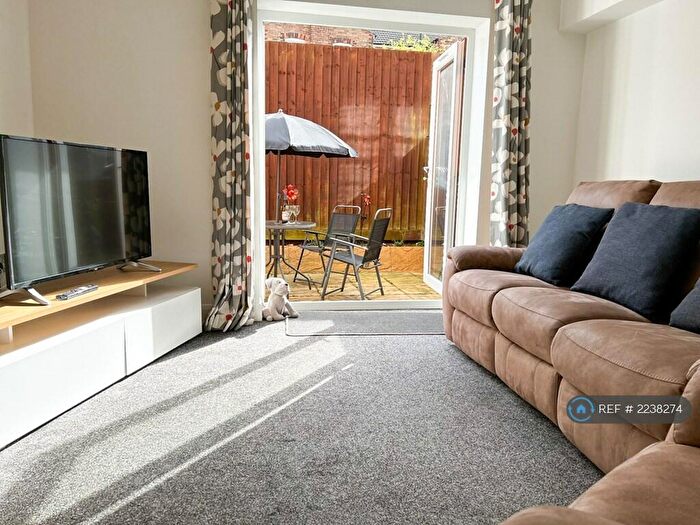 2 Bedroom Flat To Rent In St. Josephs Court, Cleethorpes, DN35