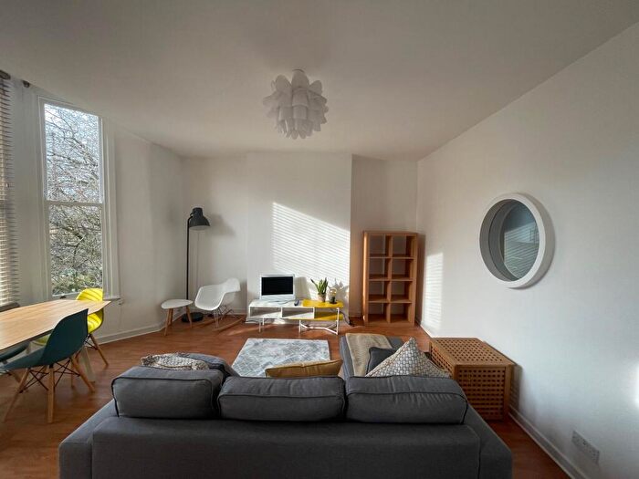 3 Bedroom Apartment To Rent In Princes Avenue, L8