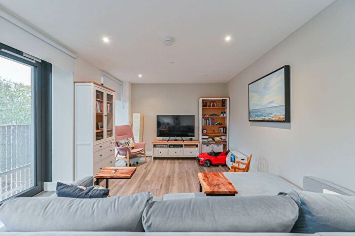 3 Bedroom Flat For Sale In Spruce House, Greenwich, London, SE10