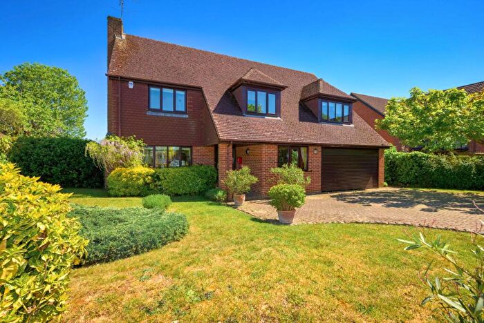 6 Bedroom Detached House For Sale In Gorselands, Emmer Green, RG4