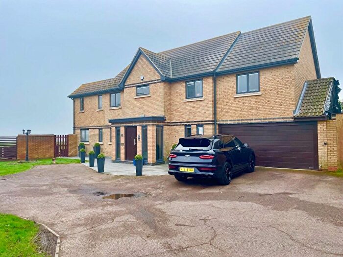 5 Bedroom Detached House For Sale In Hadleigh, Essex, SS7