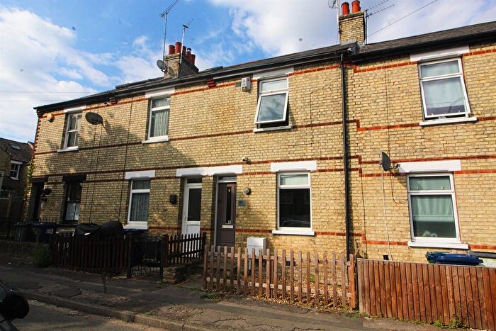 2 Bedroom Terraced House For Sale In St. Stephens Road, Barnet, EN5