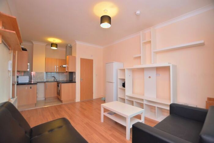 Studio To Rent In High Street, Slough SL1