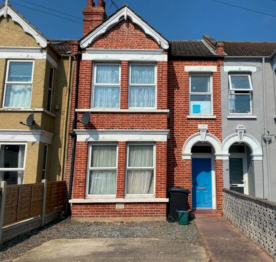 2 Bedroom Flat To Rent In Ellis Road, Clacton-On-Sea, Essex, CO15