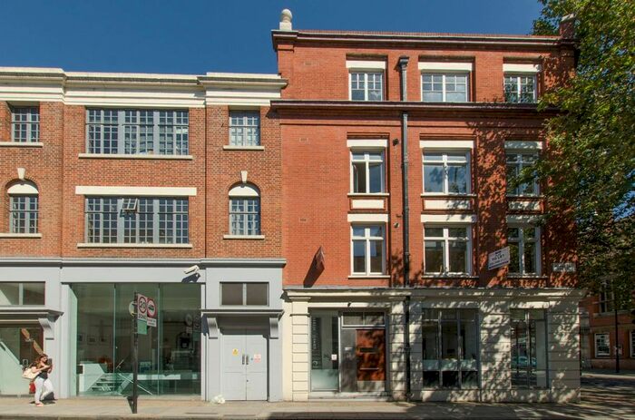 2 Bedroom Flat To Rent In Amwell Street, Clerkenwell, London, EC1R