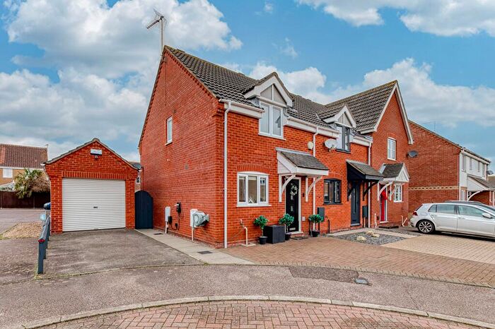 2 Bedroom End Of Terrace House For Sale In Wainwright Close, Lowestoft, NR32