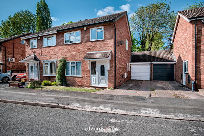 3 Bedroom Semi-Detached House For Sale In Chestnut Grove, Coleshill, B46