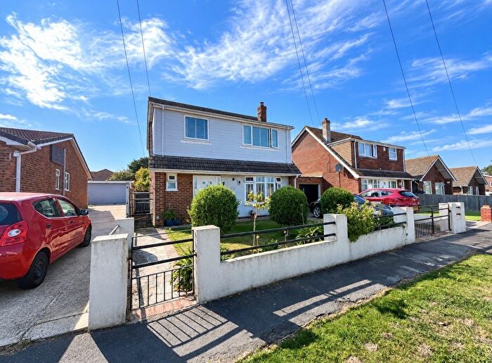 4 Bedroom Detached House For Sale In Edith Avenue North, Peacehaven, BN10