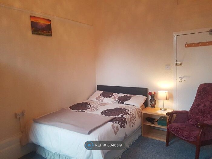 2 Bedroom Flat To Rent In Oakfield Avenue, Glasgow, G12
