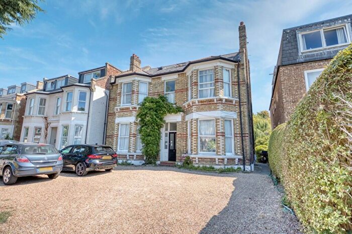 12 Bedroom Detached House For Sale In The Avenue, Surbiton, KT5