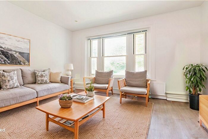 2 Bedroom Flat To Rent In Glenmore Road, London, NW3