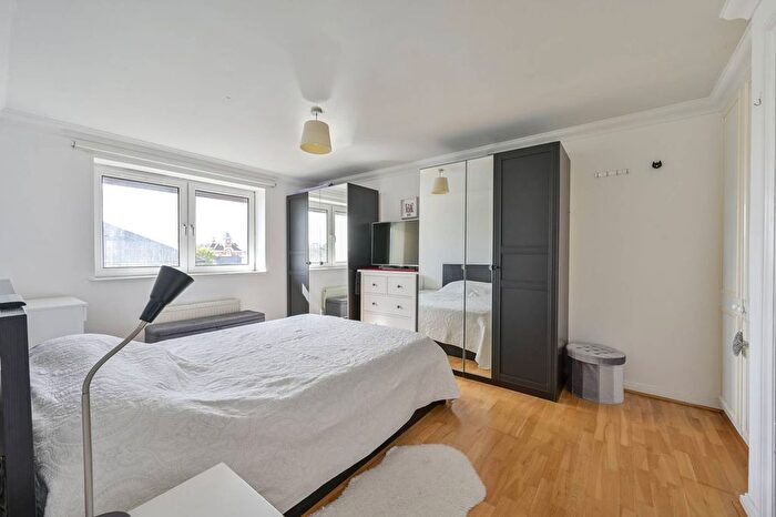 2 Bedroom Flat For Sale In The Broadway, Wimbledon, London, SW19