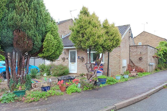 2 Bedroom Terraced Bungalow For Sale In Blenheim Rise, Kings Sutton, OX17