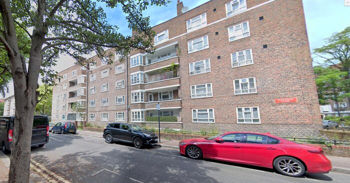 2 Bedroom Flat To Rent In White City Estate, London, W12