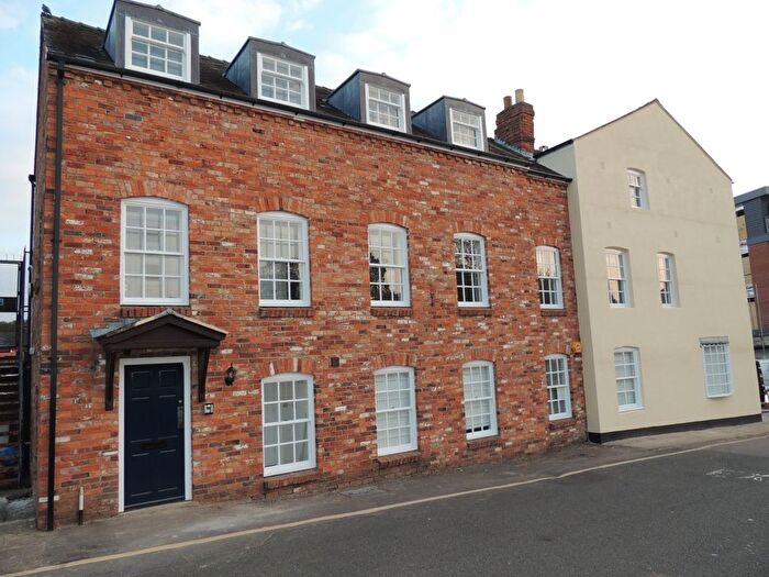 2 Bedroom Flat To Rent In Globe House, Banbury, OX16