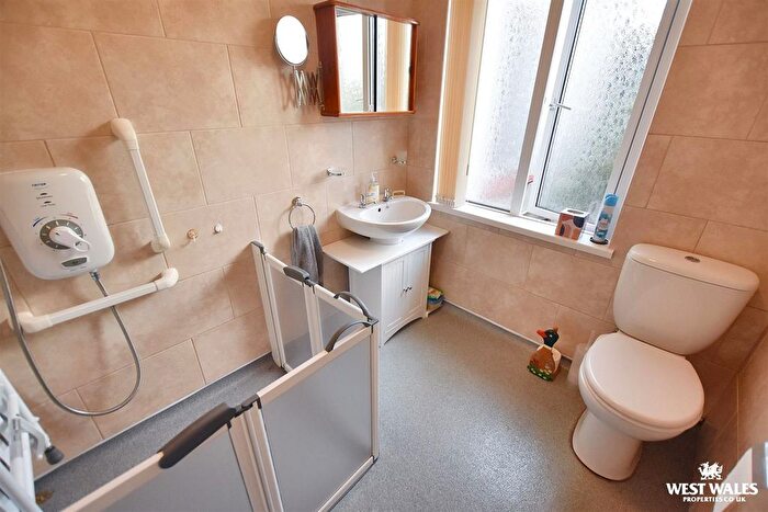 2 Bedroom Detached Bungalow For Sale In Hayston Avenue, Hakin, Milford Haven, SA73